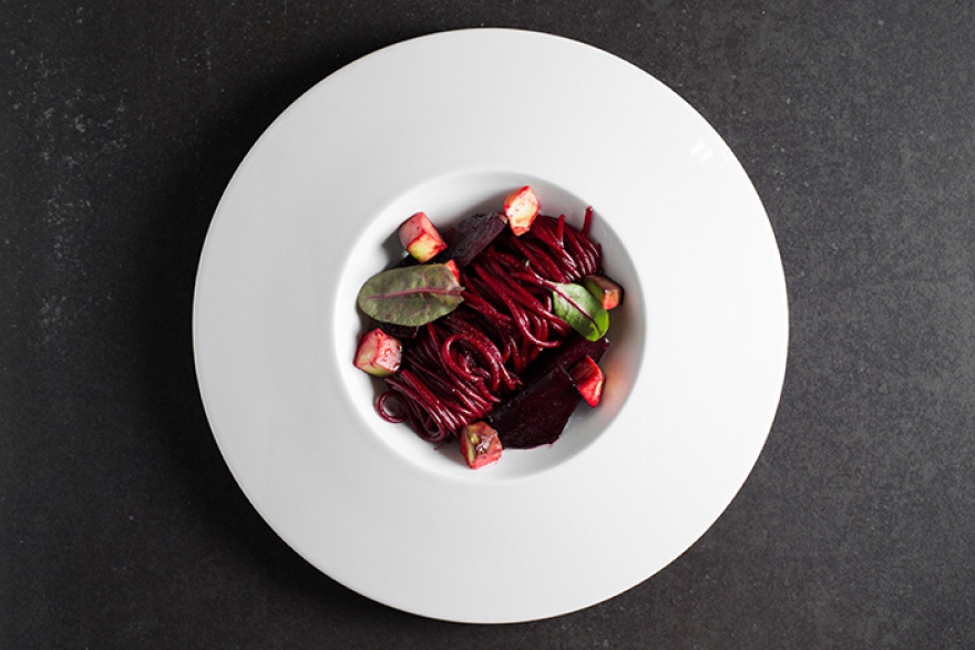 «Паруса на крыше» В панорамном ресторане под кулинарным управлением Игоря Корнева сезонное предложение как всегда выполнено в эстетском ключе. Среди