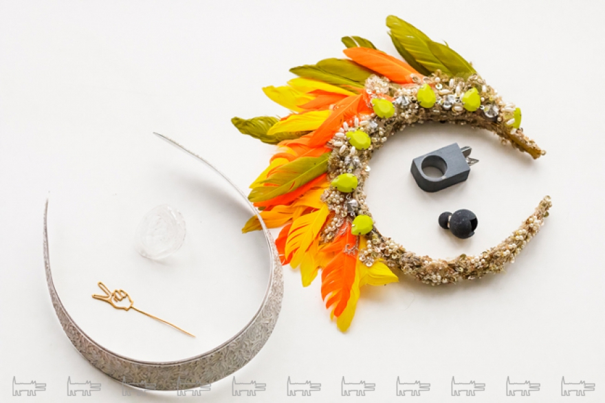 Ободок Alena Yakim, кокошник Brebend, фибула T.Tomato, кольцо и серьга-магнит Zinc.