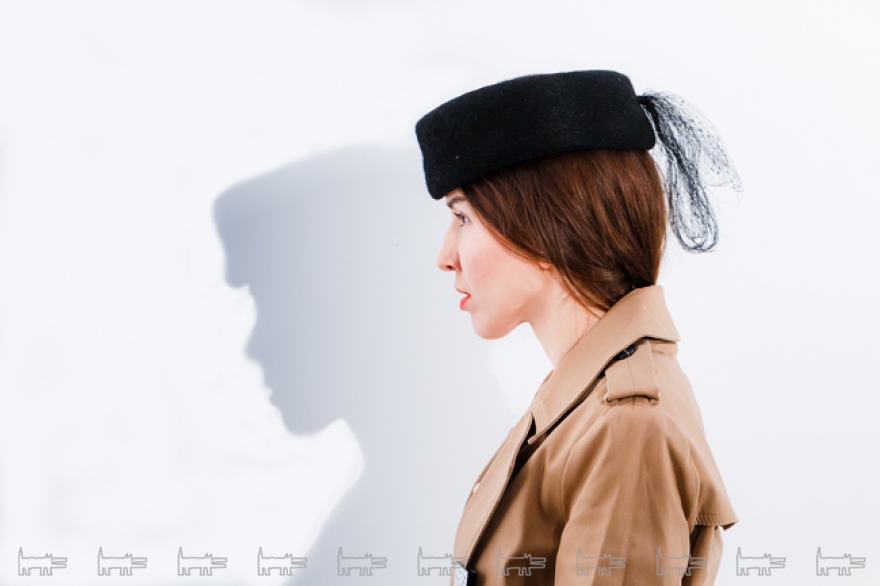 Подобную шляпку проще всего найти в секонде.