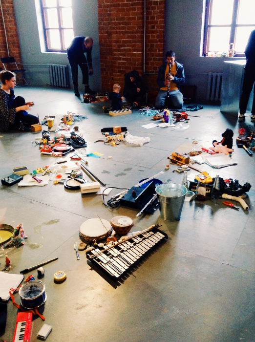 Собственно, здесь концерт Scratch Orchestra в «Cмене» в Казани, ради которого делался прогон в консе. После него мама сказала, что это все секта и мне