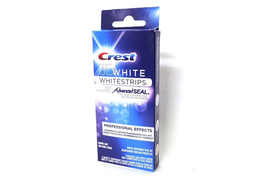 Полоски Crest нужно крепить всего на пять минут в день — разница в оттенке эмали будет заметна через месяц.
