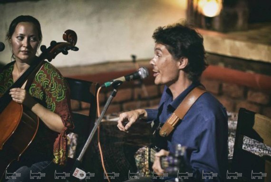 Пятница, 17 апреля Арт-пространство «Дом Вне Времени» наполнится звуками бас-гитары и виолончели. Трудно представить, как эти инструменты сочетаются