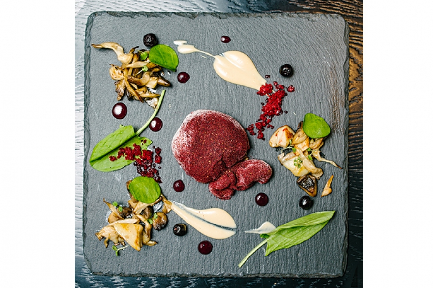 Буррата с черноплодкой, сделанная «Фионой и Ко» для PMI Bar