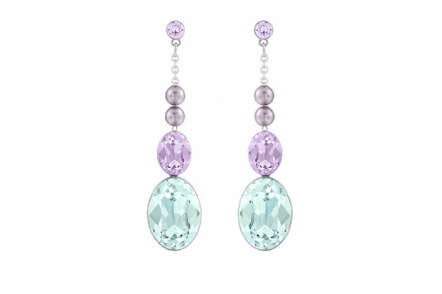 Swarovski В весенне-летней коллекции бренда зацвел кристальный сад с романтичными украшениями, в палитре которых 150 пастельных оттенков. Лидируют