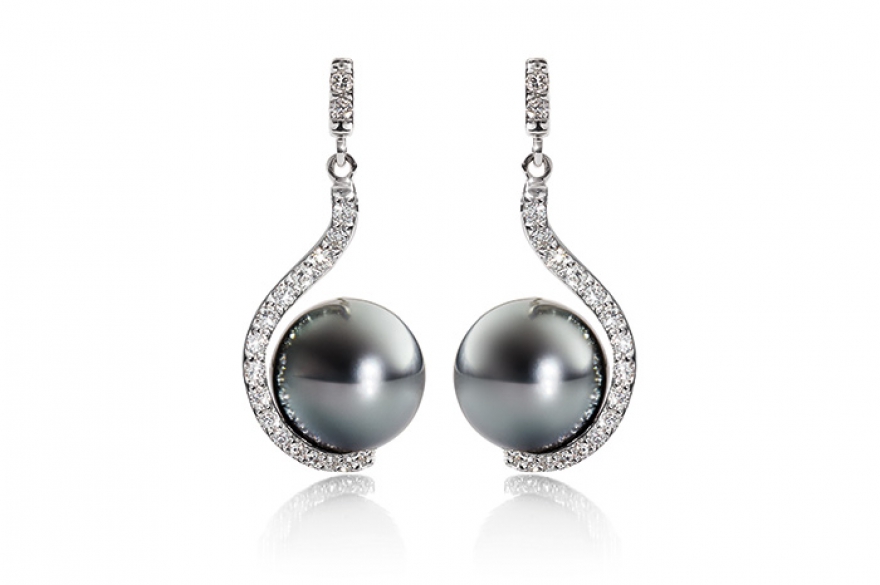 Schoeffel Рискнув получить обезвоживание, крупные свинцовые жемчужины добрались из Австралии в Германию, чтобы стать украшениями Schoeffel. Выращенные