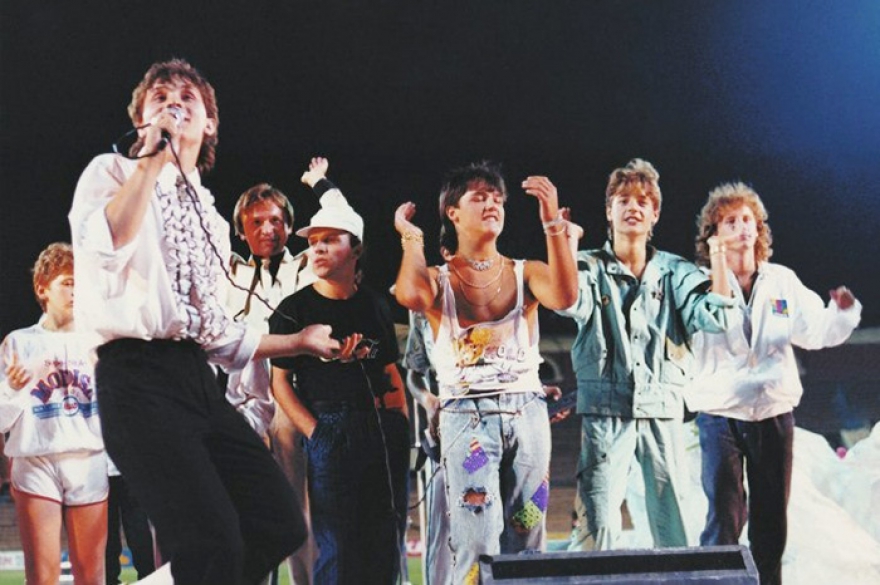 Группа «Ласковый май», клоны которой разъезжали по стране вплоть до начала 90-х — не только эталон сентиментальной попсы, но и первый крайне успешный