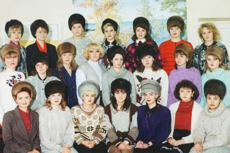 Самый «блатной» аксессуар перестройки — норковая шапка. За особо красивыми и «богатыми» экземплярами воры следили на улице, сбивали головной убор на