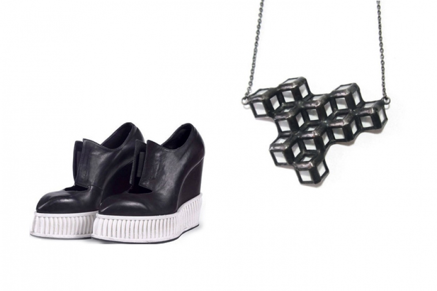 Ботильоны Void Shoes, 18 800 руб. (voidshoes.com); колье Sasha i Pasha, 2280 руб. (8-store)