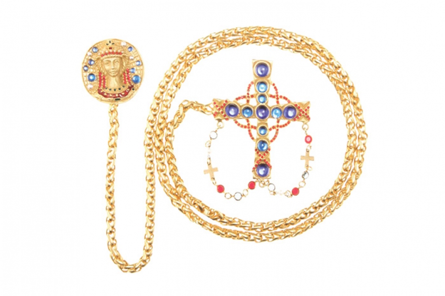 Брошь La Double J, 118 429 руб. (mytheresa.com)