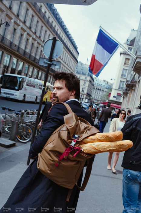 Данила Козловский. рубашка, пальто и рюкзак Louis Vuitton