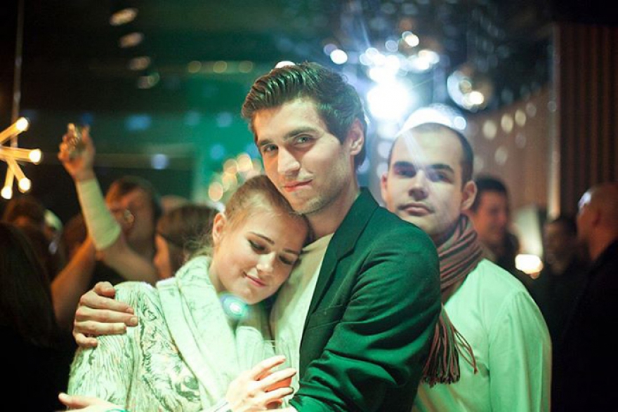 It-girl Софья Павловна Заика и Фрол Буримский, бренд-менеджер Ulyana Sergeenko, проводили в «Доме быта» вечерние воскресные мероприятия Cafe du Soir в