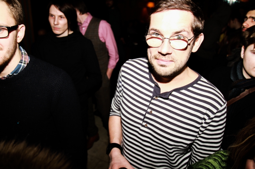 Дизайнер интерьеров Сергей Букин познакомился с участниками группы Red Hot Chili Peppers в стенах "Дома быта". Он до сих пор расстраивается, что не