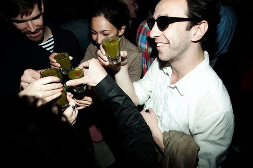 14579 килограммов щавеля ушло за четыре года на приготовление 29 159 сет-шотов «Форрест Гамп» (по четыре в каждом). 377 литров березового сока