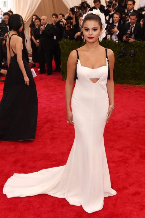 Селена Гомез в Vera Wang