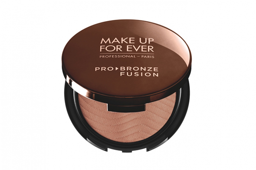 Pro Bronze Fusion, Make Up For Ever Тефлон кроме кулинарии интересуется и мейкапом. Бронзирующая пудра с его микрочастицами приобретает водостой