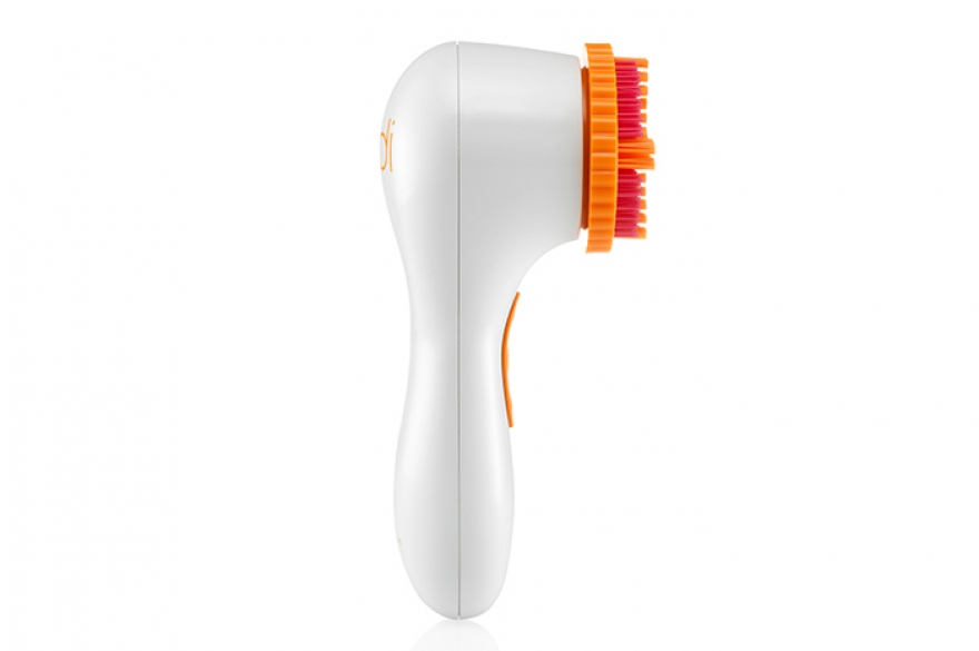 Clarisonic для педикюра Мы давно знали, что каблуки — это красивое зло. Но сандалии-гладиаторы давят в районе шнуровки, а кеды натирают пятки