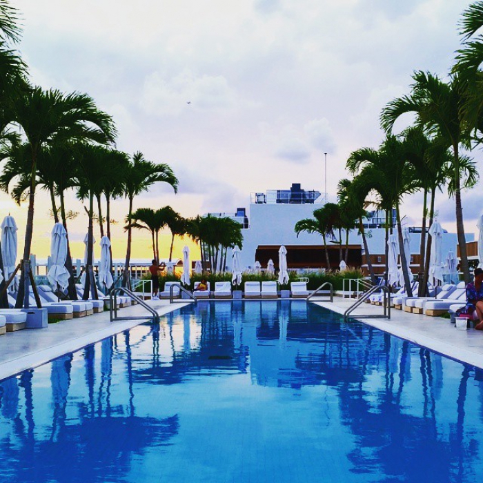 Алексей Безобразов @alexbezobrazov Тональность блога бизнесмена Безобразова резко сменилась: вместо раздраженных постов о сырости и серости Петербурга