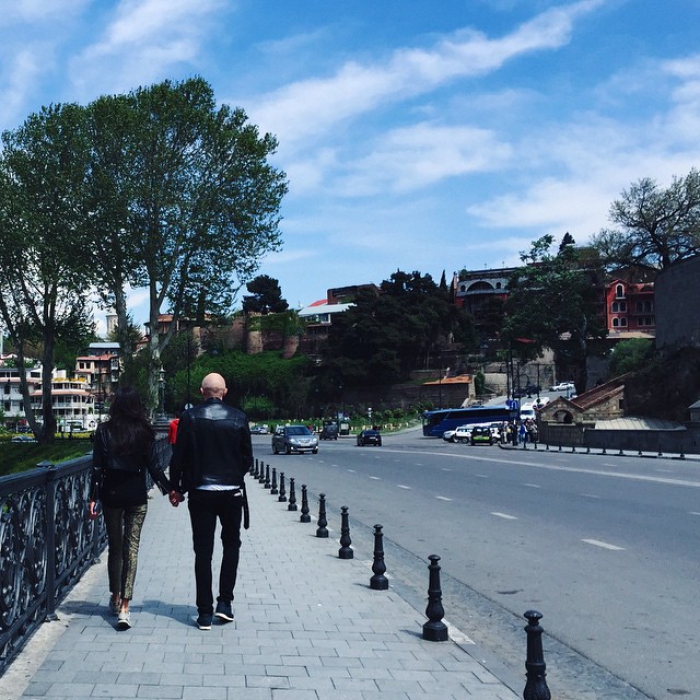 Гоша Карцев @goshakartsev Стилист и основатель бренда ГОШ не перестает признаваться в любви Грузии: в компании моделей Алисы Шавровой и Даши Малыгиной