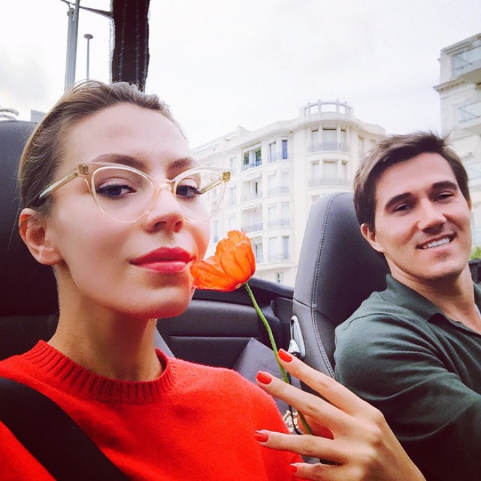 Лидия Метельская @miyshka Одна из самых красивых пар Петербурга Лидия Метельская и Владимир Ревенков веселится на отдыхе, словно принцесса Анна и Джо