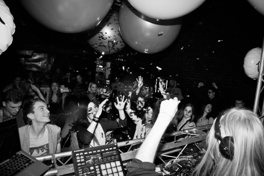 Терраса на втором этаже бара Stackenschneider Летняя терраса с навесом, площадью около 75 кв. м., откроется на втором этаже «Штакеншнейдера». Там