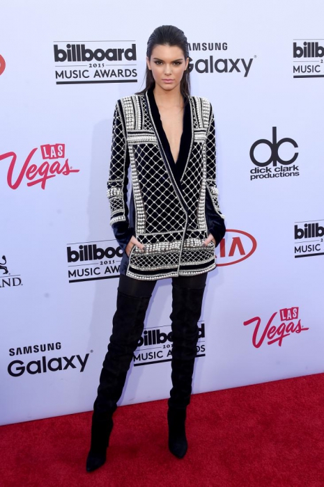 Кендалл Дженнер в Balmain x H&M