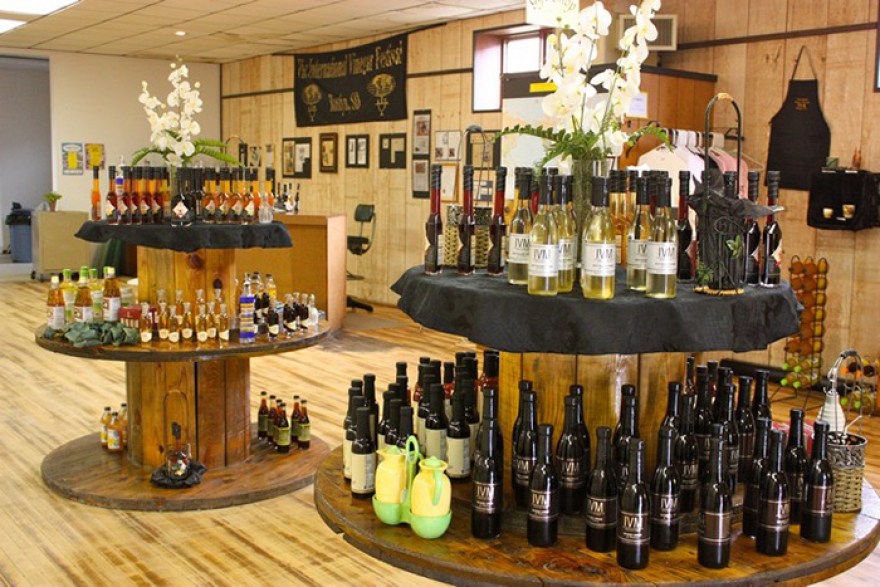 Международный музей уксуса / International Vinegar Museum В Южной Дакоте не поленились создать всемирный музей далеко не самого обаятельного продукта