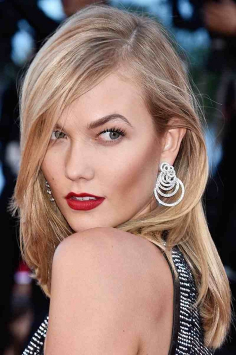 Алла Шарандина, бьюти-редактор «Собака.ru» «Это просто загадка века: зачем Карли Клосс, которую природа наградила высокими и во многих отношениях