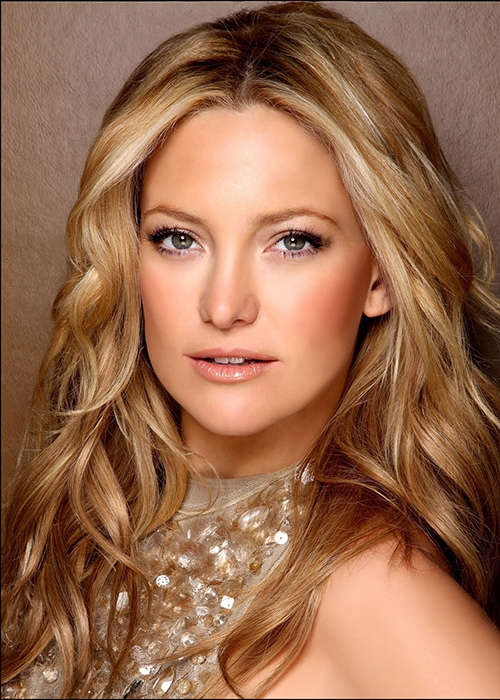 Звезда "Войны невест", всеамериканская душка Кейт Хадсон могла бы и не делать шатуш: солнечные блики на ее волосах и так каждый день оставляет солнце