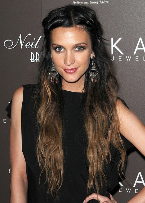 Драматичный отказ от стиля техасской блондинки смягчило для Эшли Симспон это омбре.