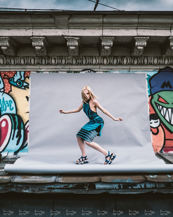 Платье Alexander Wang, босоножки Marni (все ДЛТ)