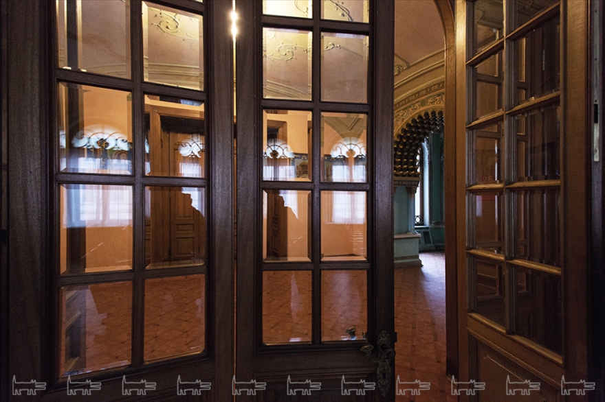 двери в аванзал