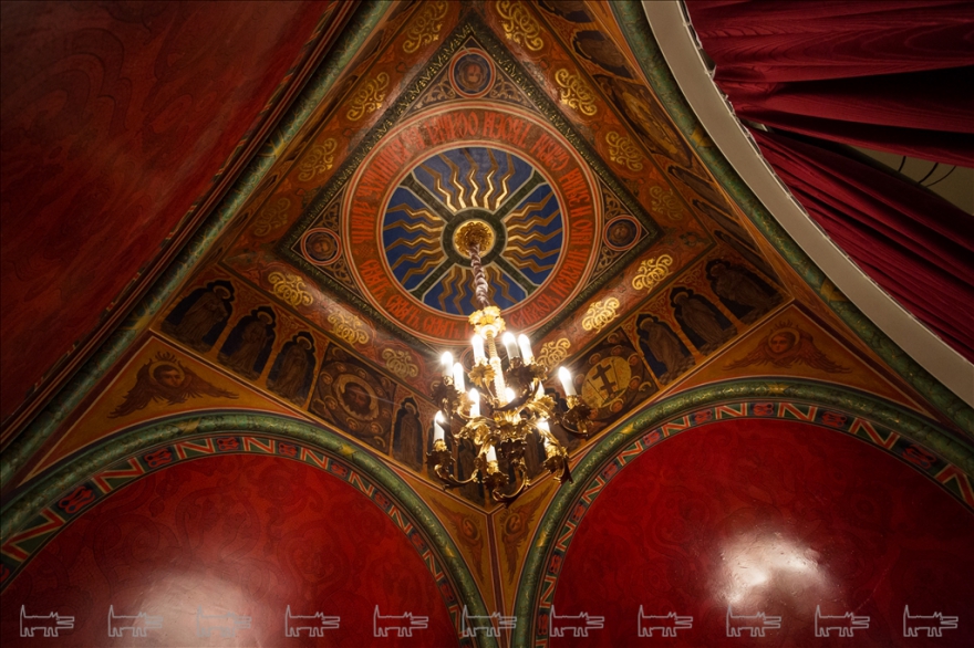 Молельная в спальне особняка