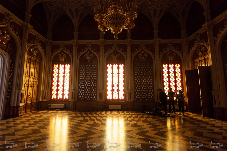 Готическая столовая