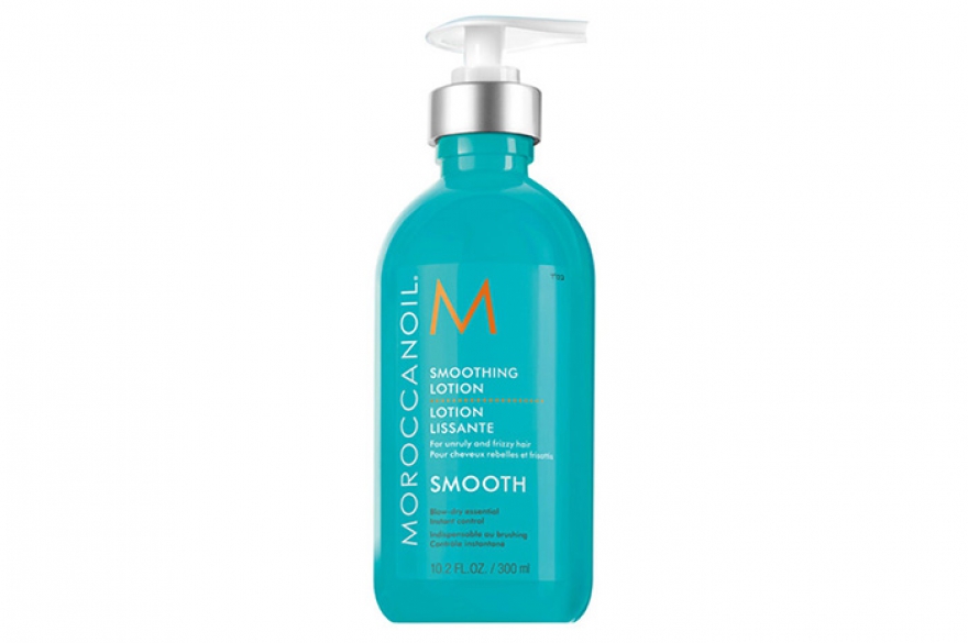 Smoothing Lotion, Moroccanoil С волосами как с дошкольниками: чтобы призвать их к послушанию, лучше не наказывать, а погладить. Лосьон из коллекции