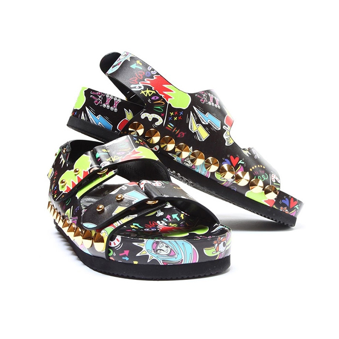 Сандалии Suecomma Bonnie, 18000 вместо 36 000 рублей Very Бутик, где авангардные бренды в ассортименте замешены с прогрессивной фэшн-сценой, объявил о