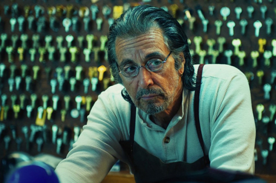 Фильм «Манглхорн» Драматический триллер про пожилого гангстера, который решил выйтина покой и затеряться в глухомани, но, понятно, не тут-то было