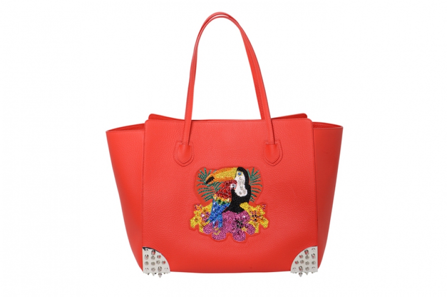 Phillip Plein Монобренд Phillip Plein провозгласил скидки в 30%, и распродажа началась полным ходом. По меньшим ценам отдают инкрустированные стразами