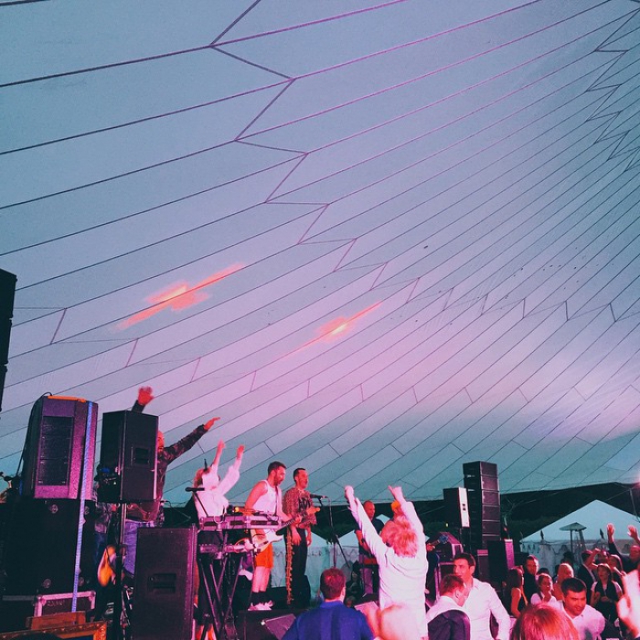 Сергей Шнуров на концерте в ресторане Ginza