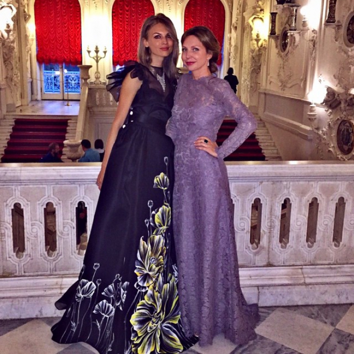 Юлия Матвиенко (Alexander Arutyunov) и Кира Турчак (Valentino) на гала-вечере «Белые ночи» в Царском селе