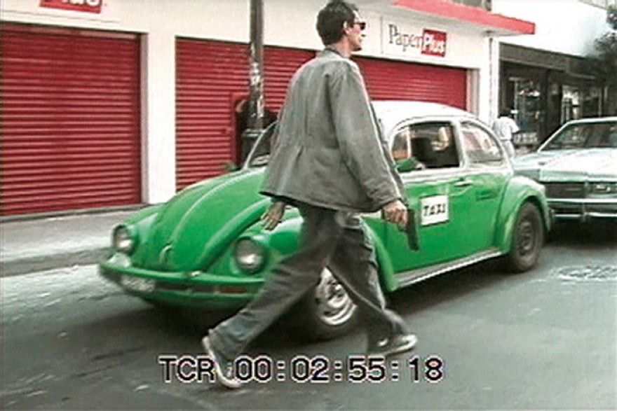 «Воспроизведения действий» (Reenactments). 2000. перформанс Франсис Алис в своих работах исследует городское пространство, а в более сфокусированном