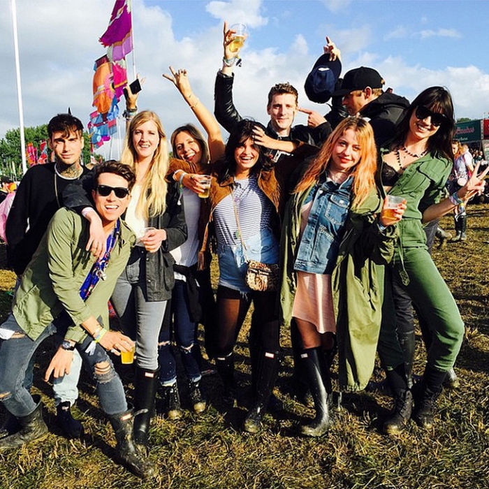 Дэйзи Лоу и Пикси Гелдоф с друзьями