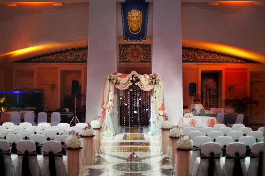 Taleon Imperial Отель «Талион Империал» – единственный в Санкт-Петербурге, что расположен в историческом дворце XVIII века: их аутентичные интерьеры