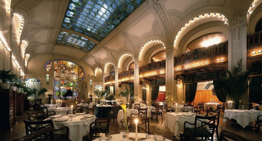 Grand Hotel Europe Тем, кто не мыслит ни единого выхода городской светской хроники без собственного портрета, прописана свадьба в отеле с сто