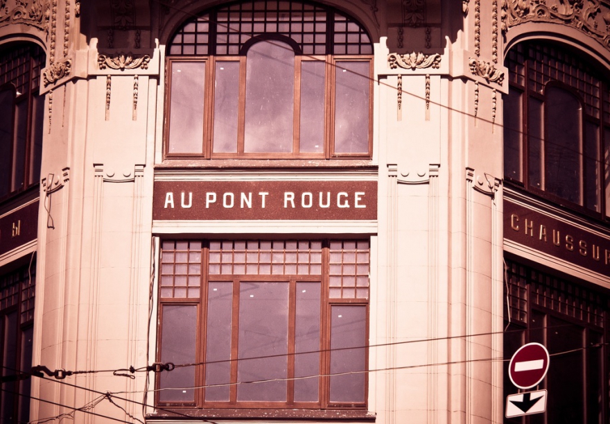 Au Pont Rouge По неофициальным данным, техническое открытие самого долгожданного универмага года намечено на 18 июля (напомним, онлайн-магазин Au Pont
