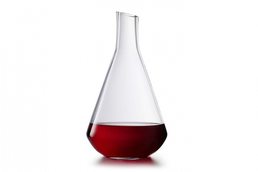 декантер CHATEAU BACCARAT Хрустальный декантер за чистейшей прозрачностью и простотой формы прячет благородное происхождение: предметами Baccarat с