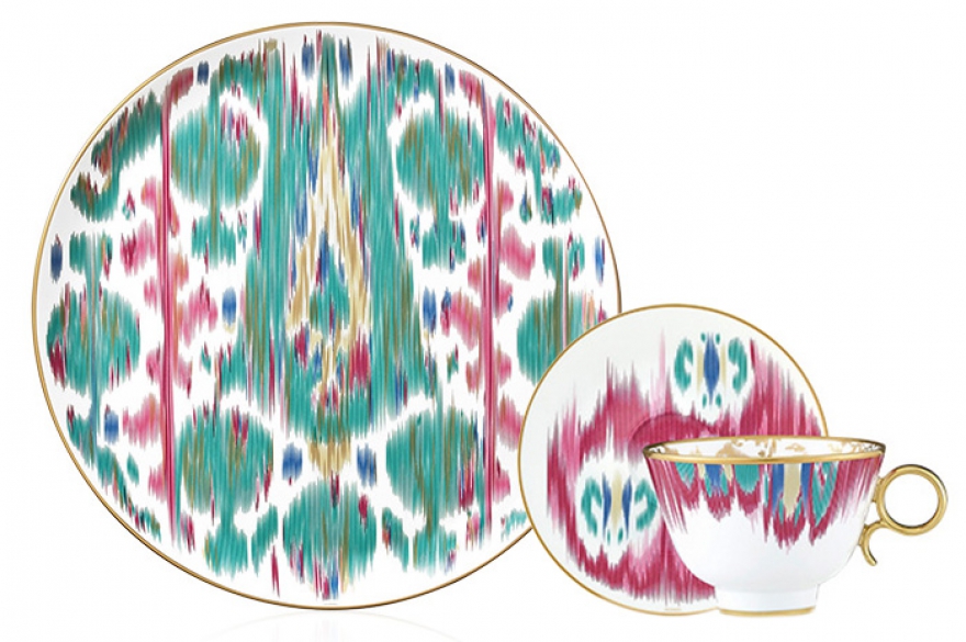 посуда VOYAGE EN IKAT ОТ HERMES Бренд ненадолго отвлекся от иппотерапии и отправился по Великому шелковому пути. Поднаторев в индонезийской ткацкой