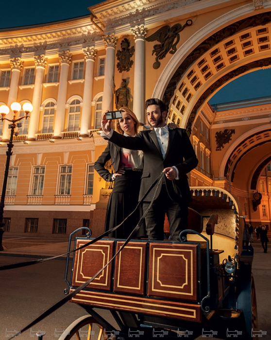 На Шуре: жакет, блуза, юбка и лоферы Chanel (Chanel); на Дмитрии: cмокинг и сорочка Dolce & Gabbana (ДЛТ), туфли Kenzo (BOSCO FAMILY)