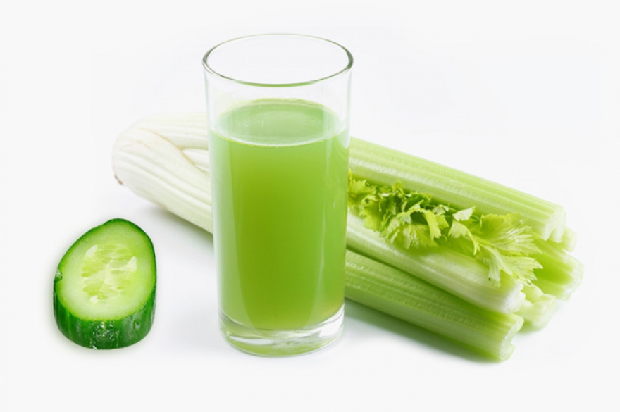 8.00-10.00 Завтрак. Выпейте стакан зеленого сока. Для этого возьмите 1-2 огурца, три кусочка сельдерея с листьями. Можете добавить по вкусу петрушку