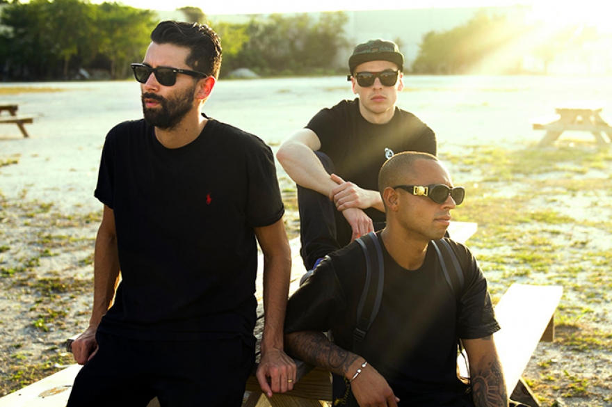 Вечеринка с Yellow Claw Троица амстердамских диджеев года три назад оседлала волну новаторского на тот момент трэпа. Угрюмая музыка с рваным ритмом