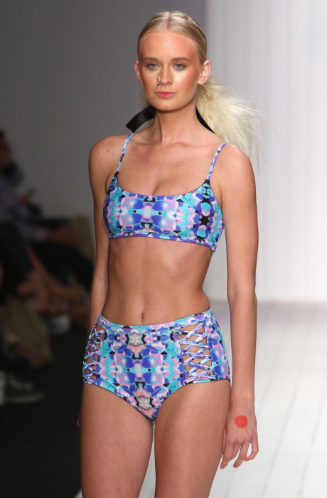 Особое внимание дизайнеры уделили моделям с боковыми вырезами (на фото купальник из коллекции 6 Shore Road)